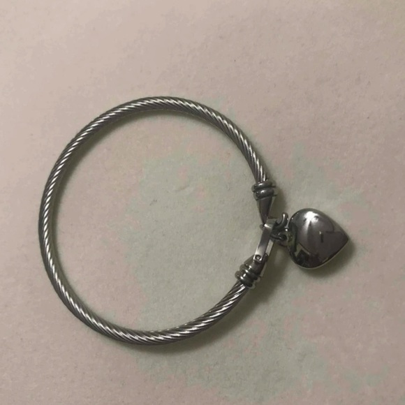New Heart Charm Stainless Steel Bangle won’t fade - Picture 4 of 4